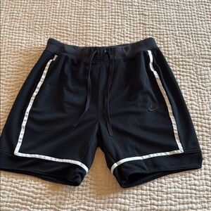Nike Men's Basketball Shorts Size Medium